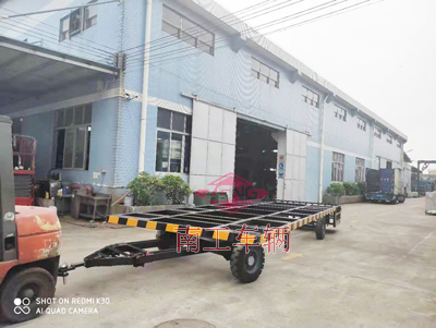 8噸無(wú)動(dòng)力牽引骨架平板拖車(chē)帶護(hù)欄3I.jpg