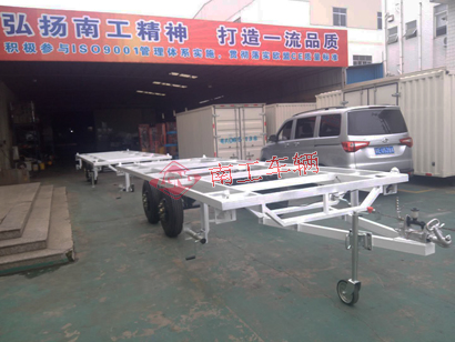 4噸房車底盤(pán) 平板全掛拖車1I.jpg