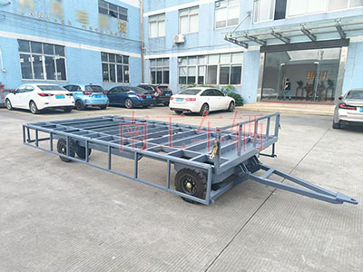 1754271797368157.jpg 4噸骨架式平板拖車 帶下翻護(hù)欄工具拖車I.jpg